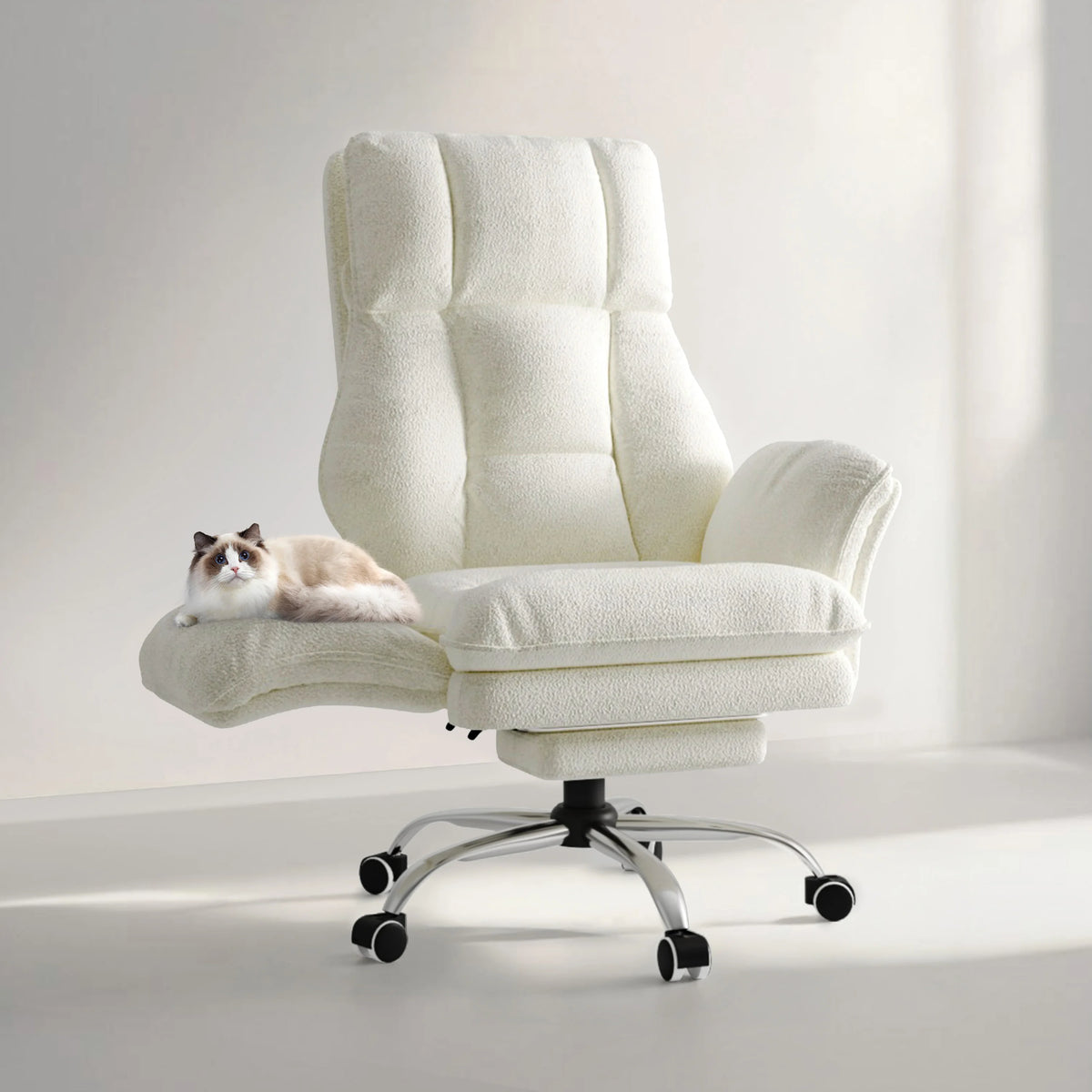 Fauteuil de bureau moelleux inclinable avec accoudoirs relevables