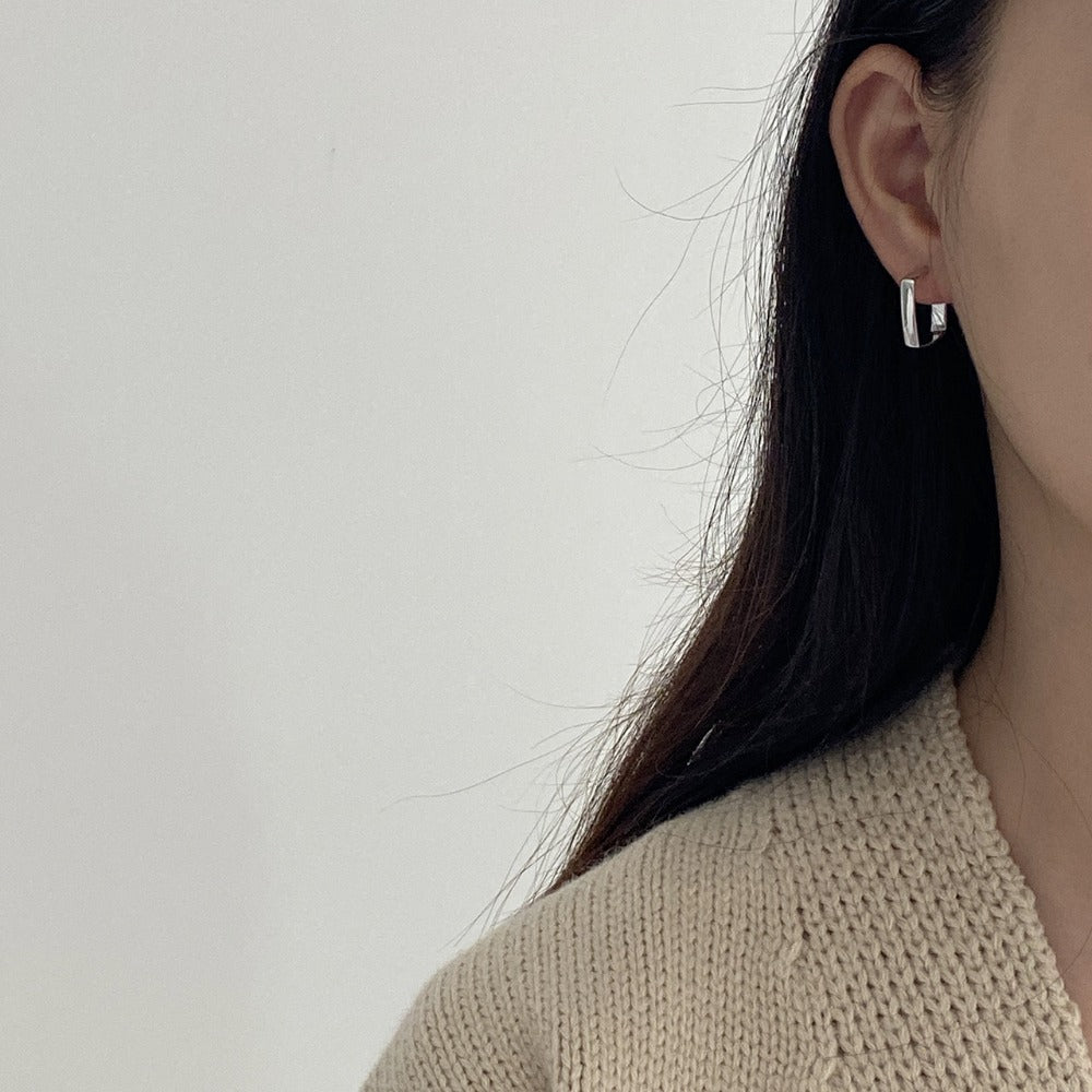 Puces Carrées Minimalistes — Argent Sterling S925