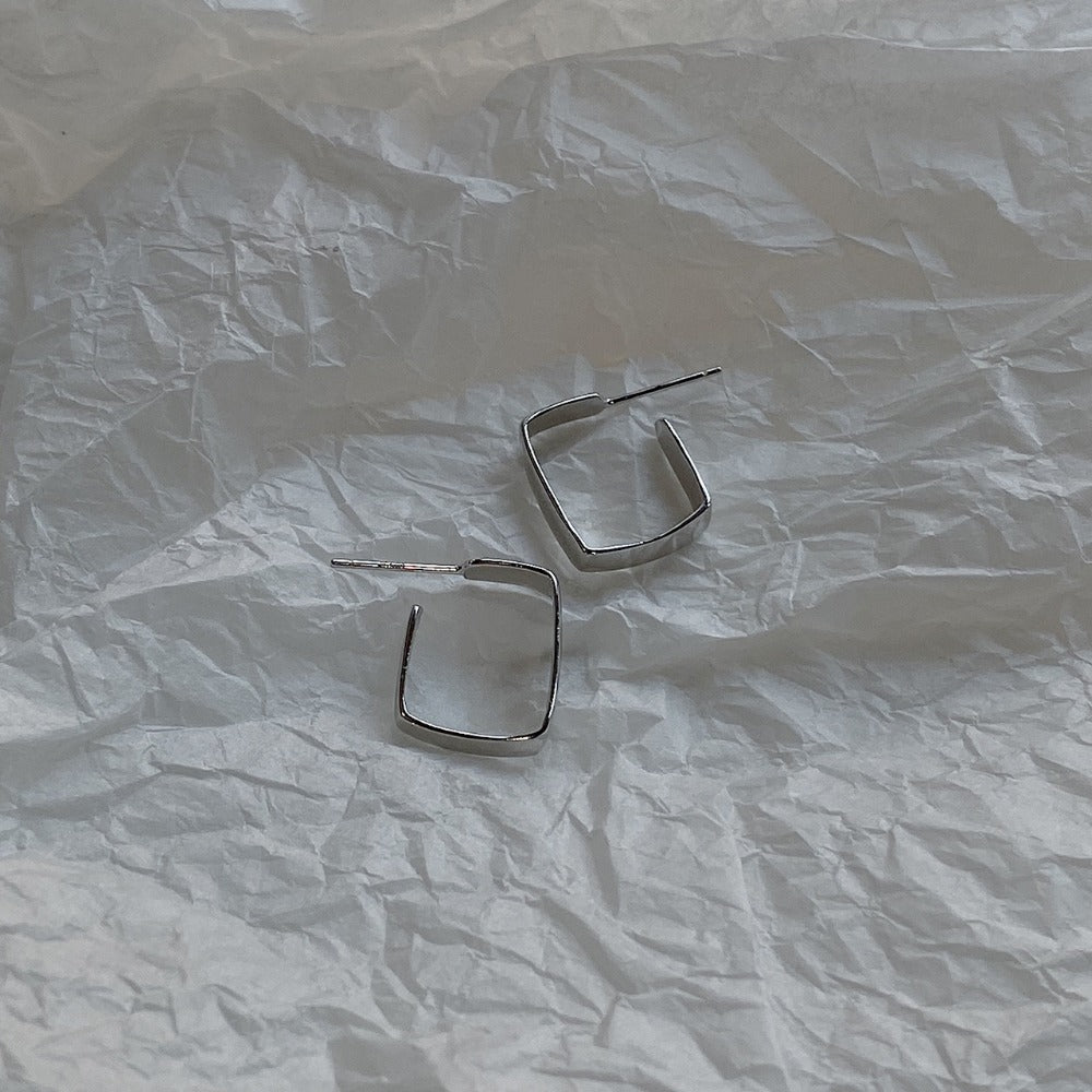 Puces Carrées Minimalistes — Argent Sterling S925