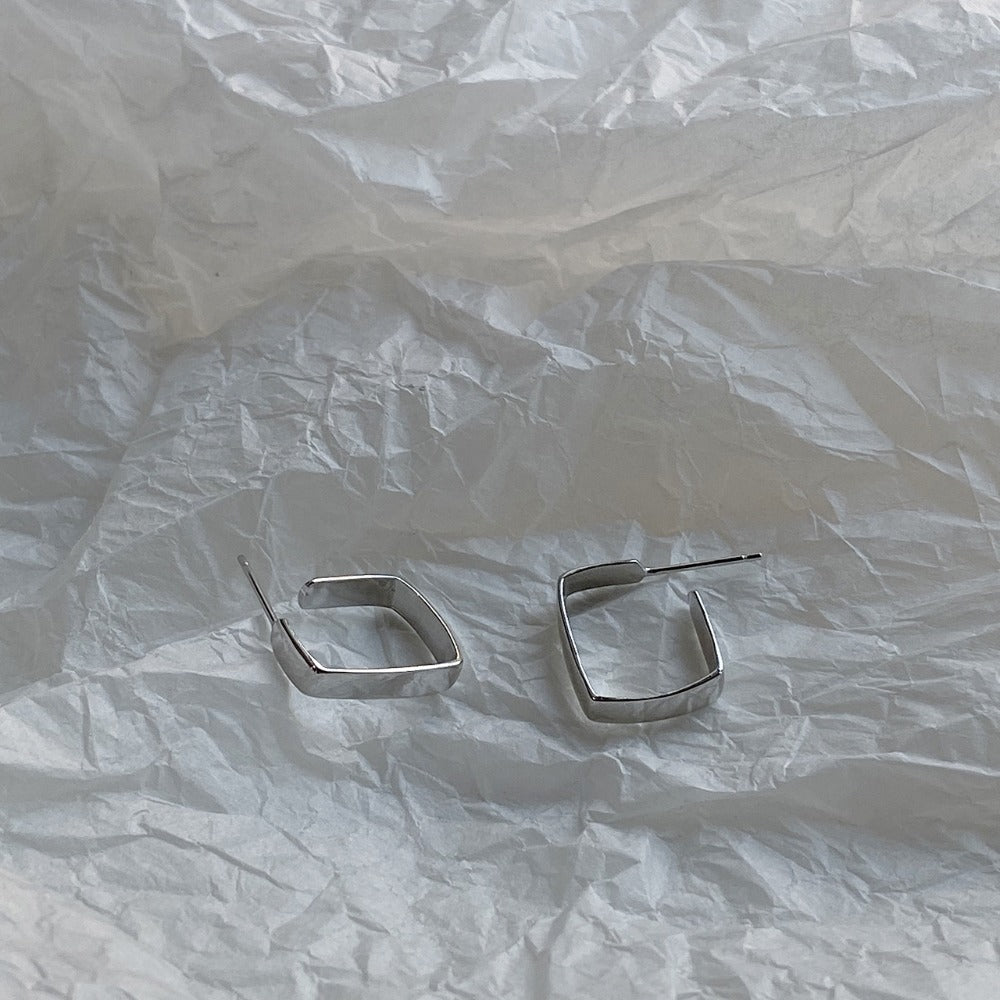 Puces Carrées Minimalistes — Argent Sterling S925
