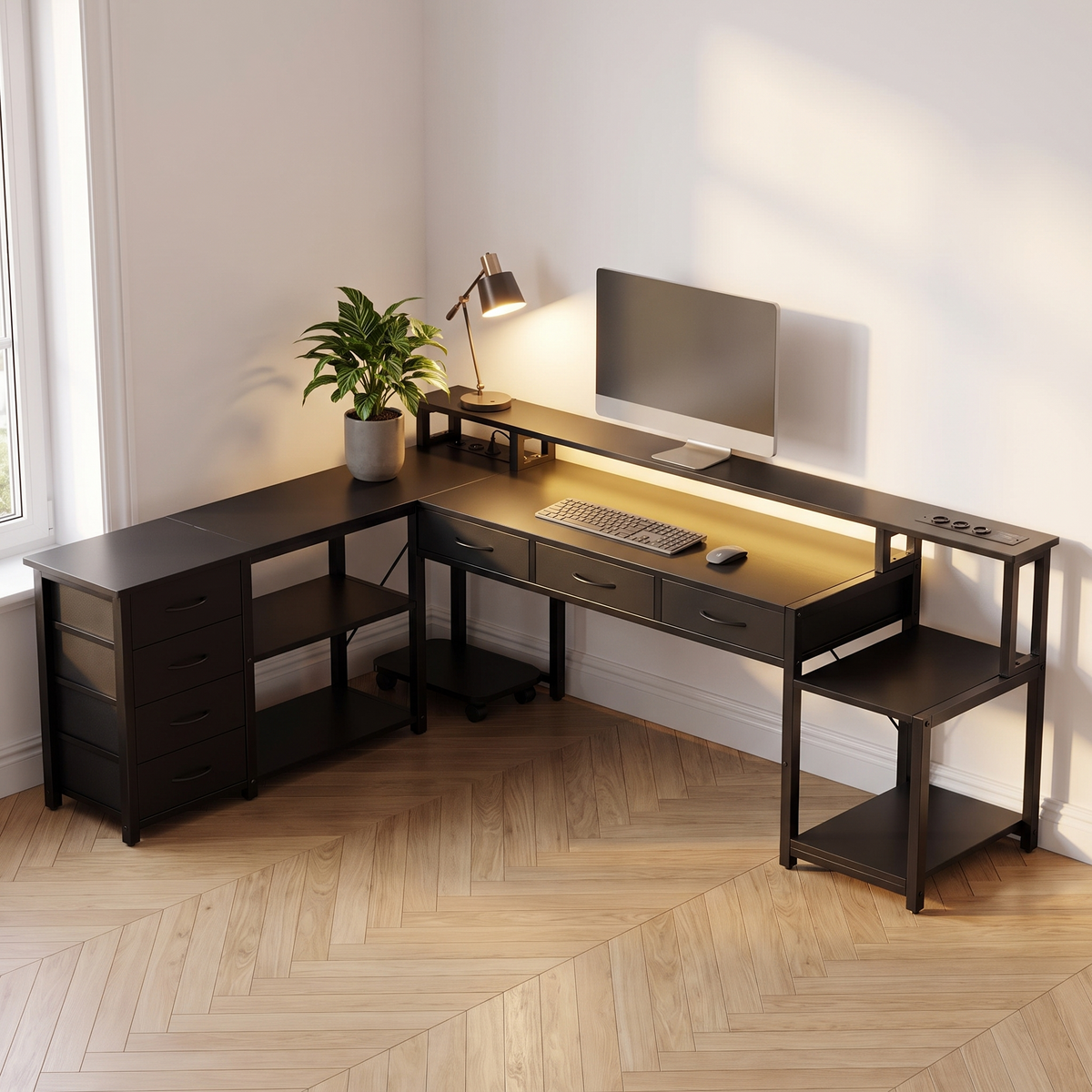 Bureau d'angle avec tiroirs, prises USB et étagère d'écran dans un intérieur